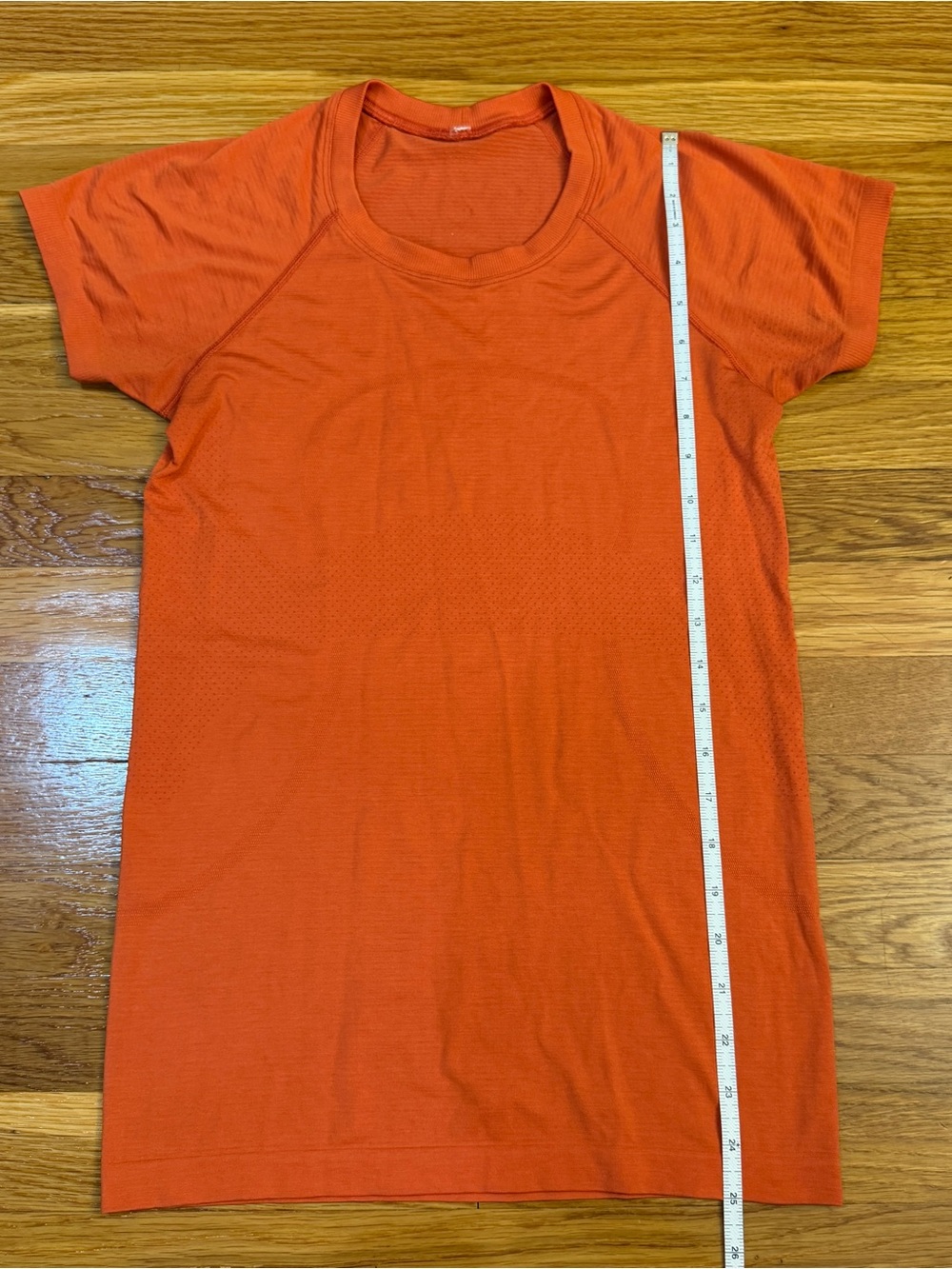 Lululemon Swiftly Tech Short Sleeve 2.0 in Orange - Size 6 - Picture 3 of 6